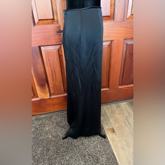 Carmen Marc Valvo Black Pleated Back Zip Close Long Back Formal Skirt Size 8 - Picture 1 of 10